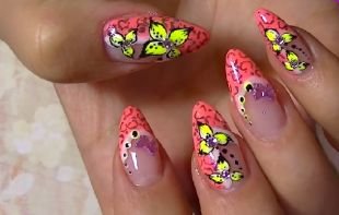 Дизайн гелевых ногтей, розовый френч с желтыми цветами